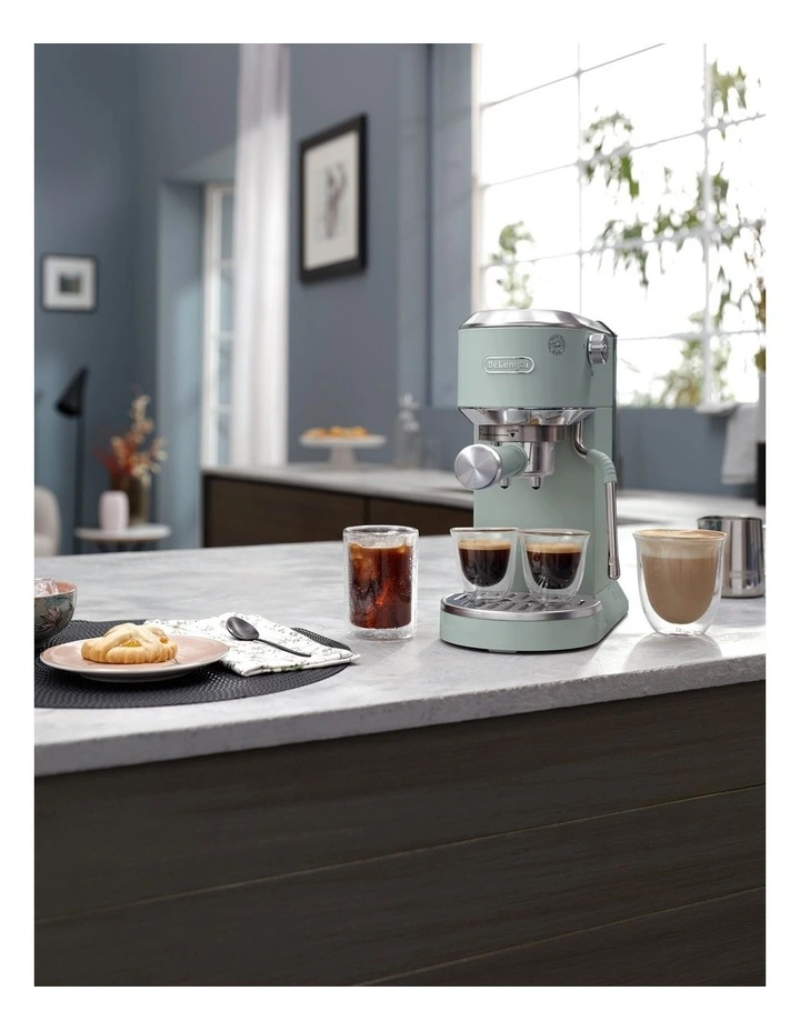 Dedica Duo With Cold Brew Manual Coffee Machine EC890GR in Green image 3