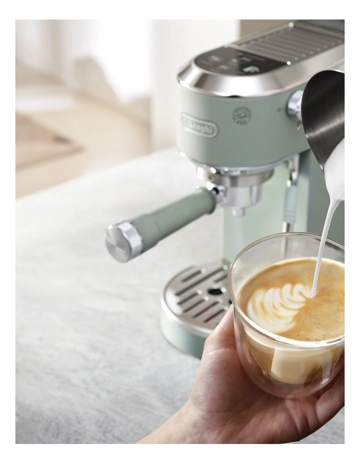 Dedica Duo With Cold Brew Manual Coffee Machine EC890GR in Green image 4