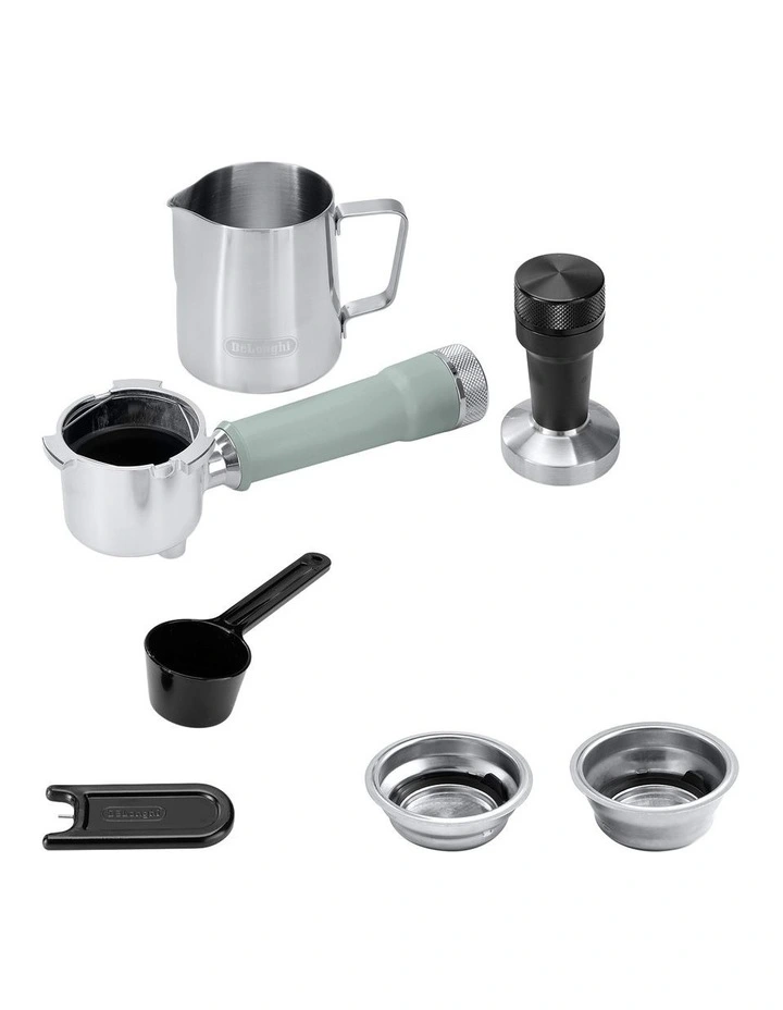 Dedica Duo With Cold Brew Manual Coffee Machine EC890GR in Green image 7