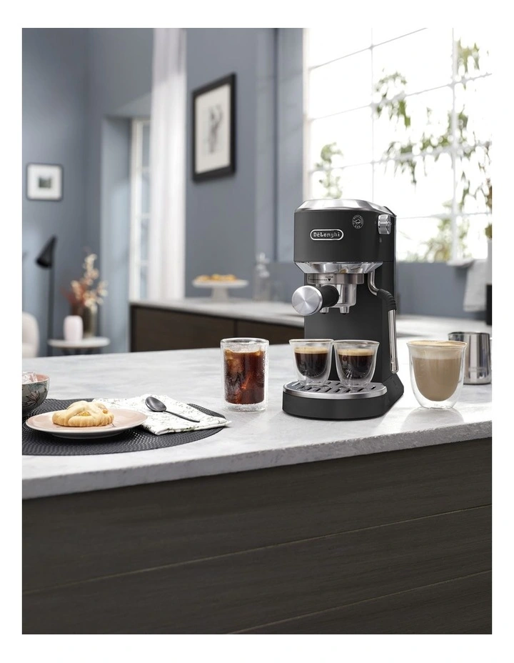 Dedica Duo With Cold Brew Manual Coffee Machine EC890BK in Black image 3