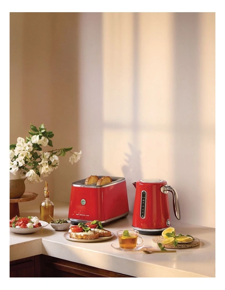 The Soft Top Luxe Kettle BKE735PMR4IAN1 in Pomodoro Rosso image 2