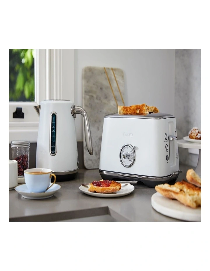 The Soft Top Luxe Kettle in Sea Salt BKE735SST image 2