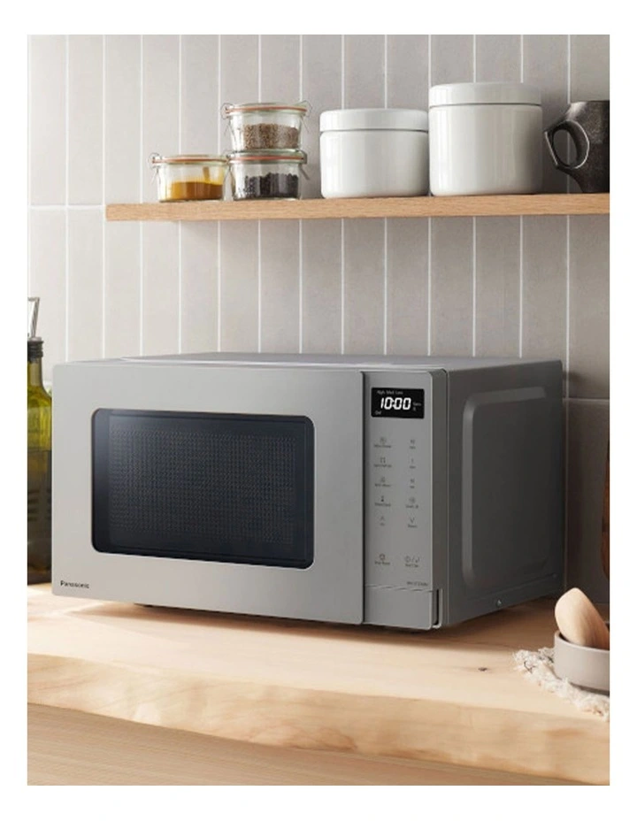 20L Compact Microwave NN-ST23QMQPQ in Silver image 5