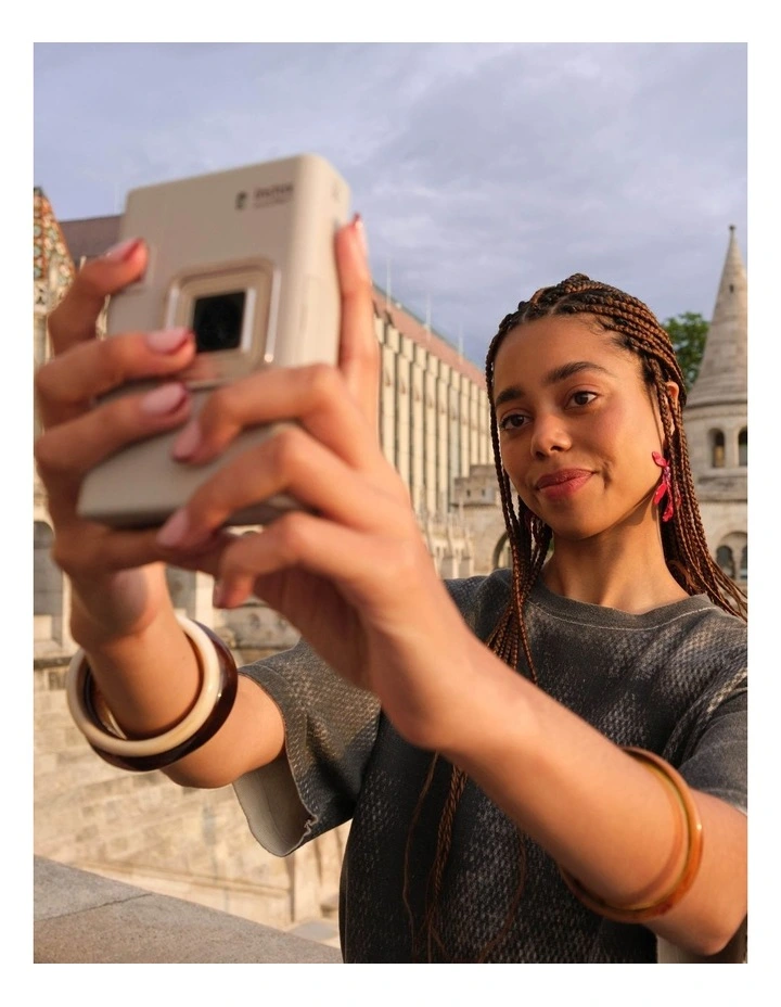 Instax Liplay Bundle Camera in Sand Beige 86438 image 4