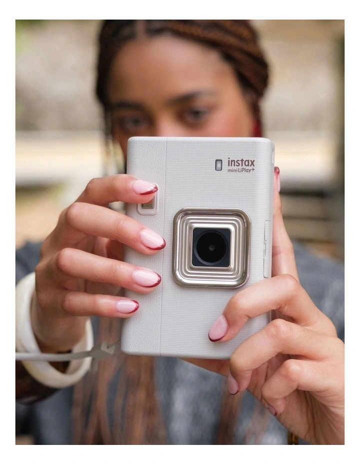 Instax Liplay Bundle Camera in Sand Beige 86438 image 6