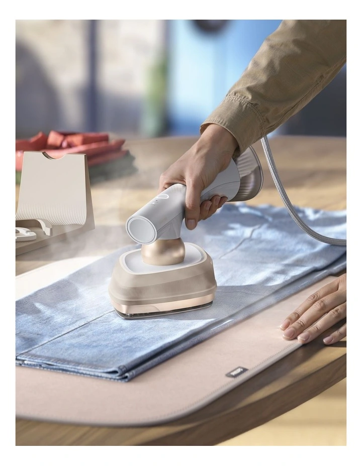 OneTurn Hybrid Iron & Steamer in Silk White GC213/10 image 2