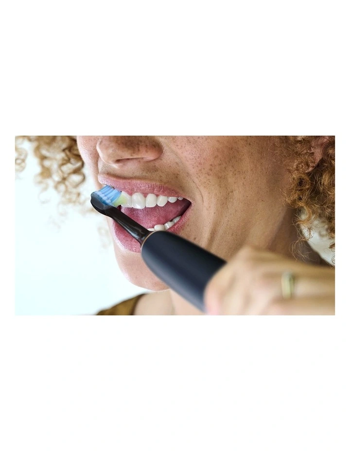 Sonicare C3 Plaque Defense Brush Head 2pk in Black HX9042/91 image 2