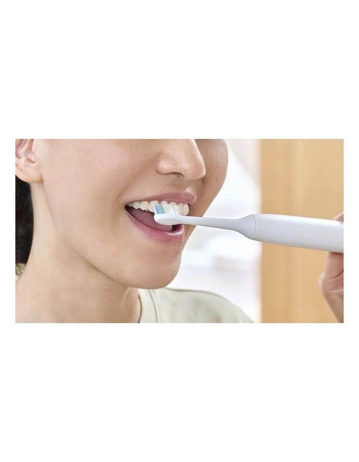 Sonicare W2 Optimal Brush Head 4 Pack HX6064/14 in White image 2