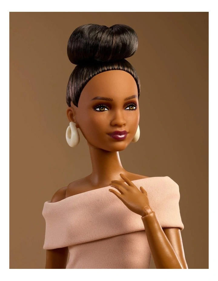 Basics Model 08 Doll image 3