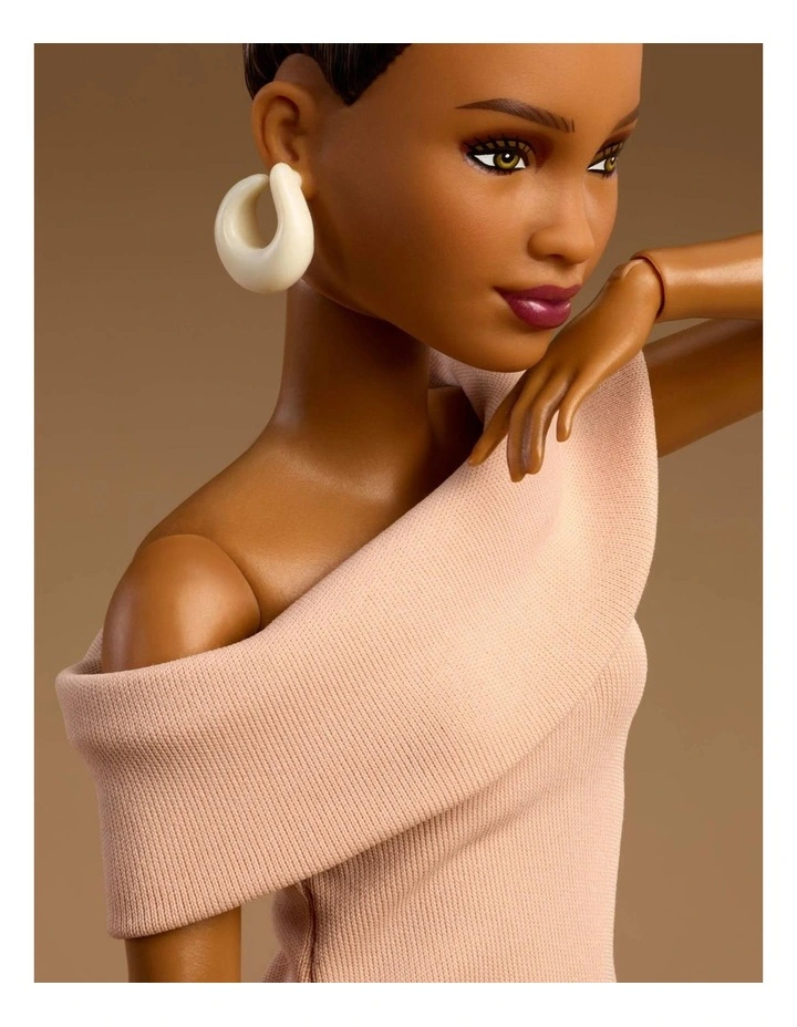 Basics Model 08 Doll image 4