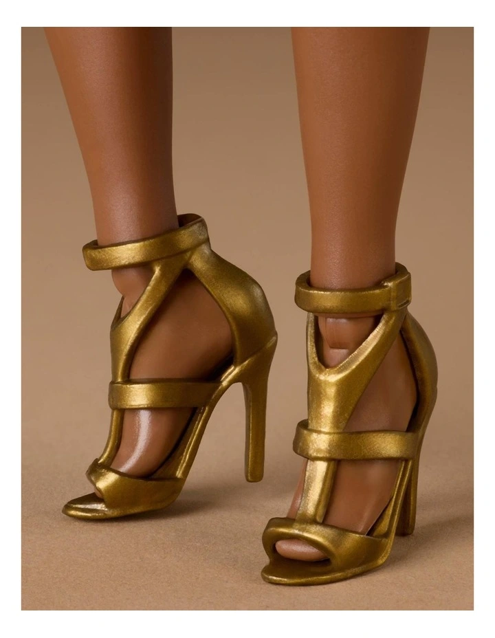 Basics Model 09 Doll image 5