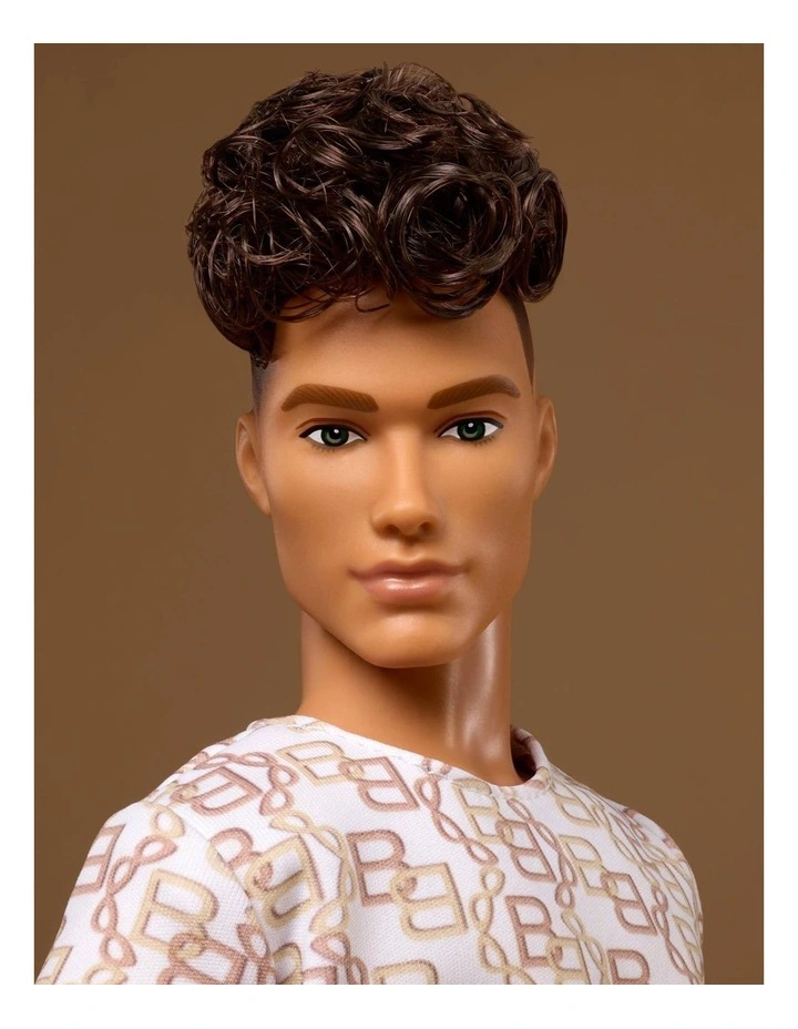 Basics Model 10 Ken Doll image 3