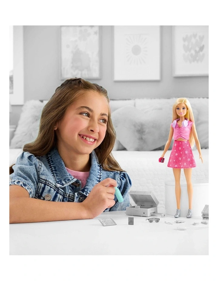 Barbie Family & Friends Limitless Adventure Malibu Fashion Doll with 10  Travel-Themed Accessories image 3