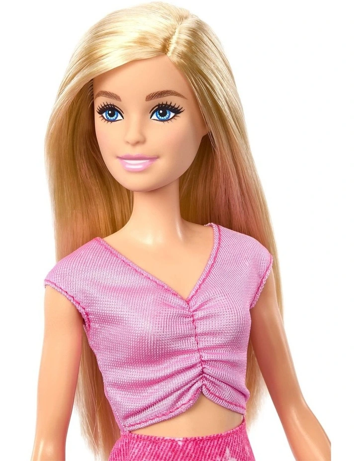 Barbie Family & Friends Limitless Adventure Malibu Fashion Doll with 10  Travel-Themed Accessories image 4