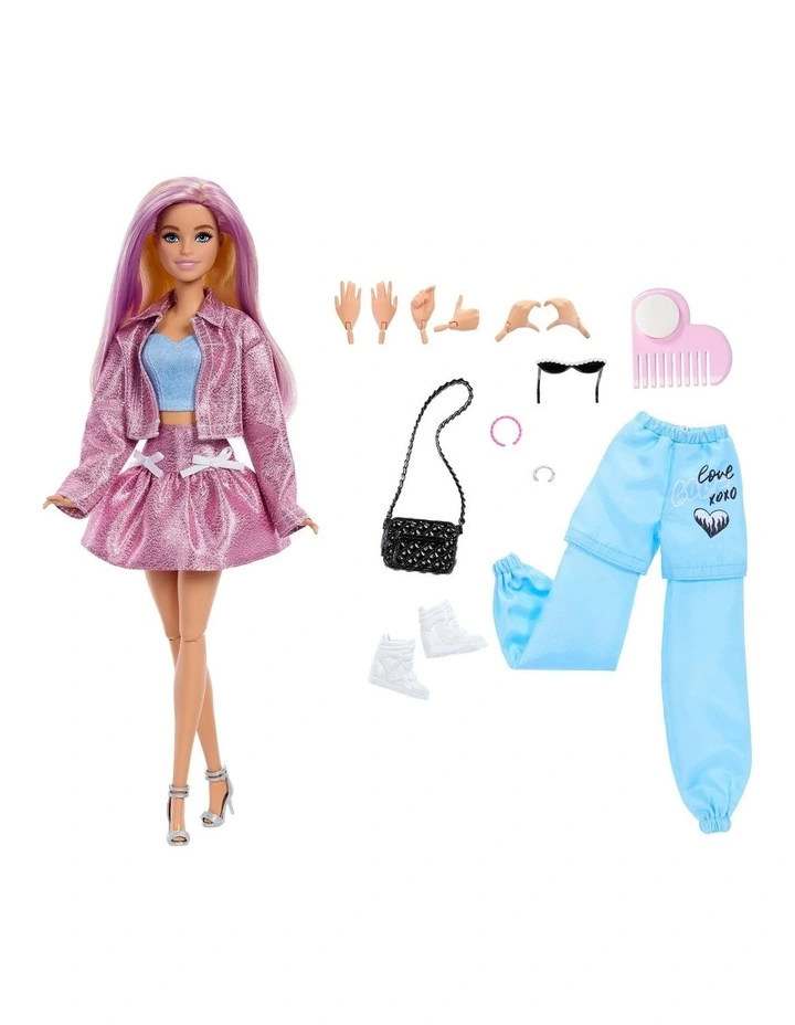 Barbie Deluxe Style Doll with 4 Fashions image 2