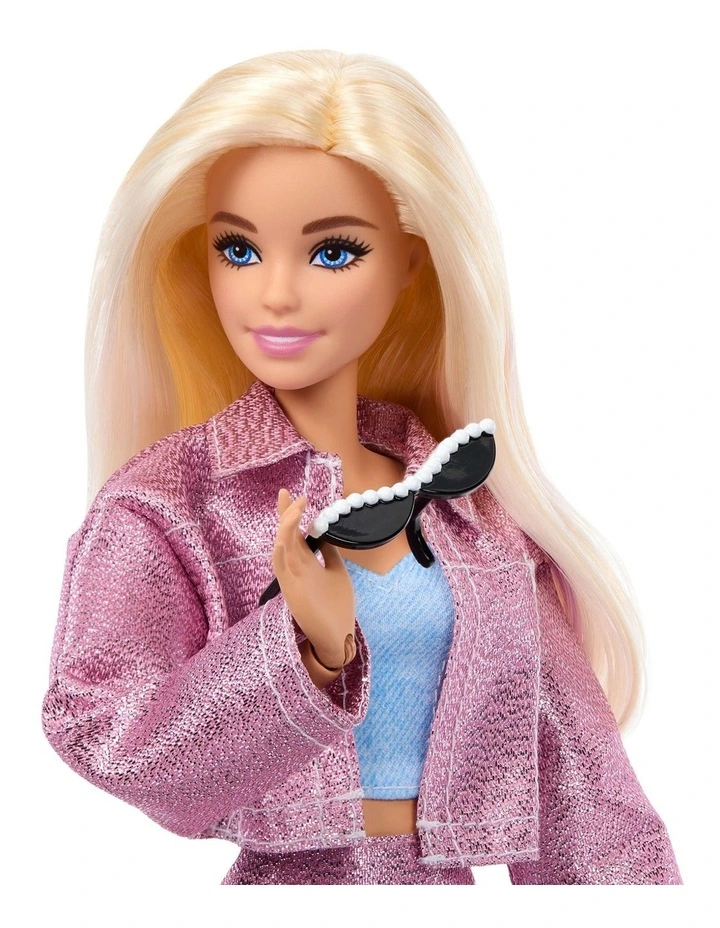 Barbie Deluxe Style Doll with 4 Fashions image 4