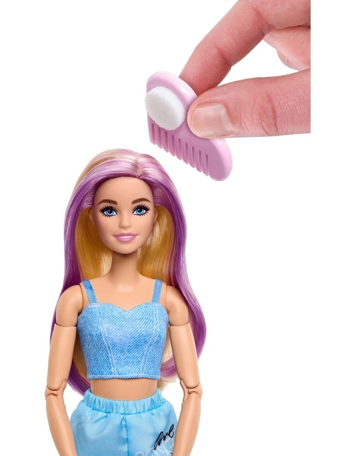 Barbie Deluxe Style Doll with 4 Fashions image 5