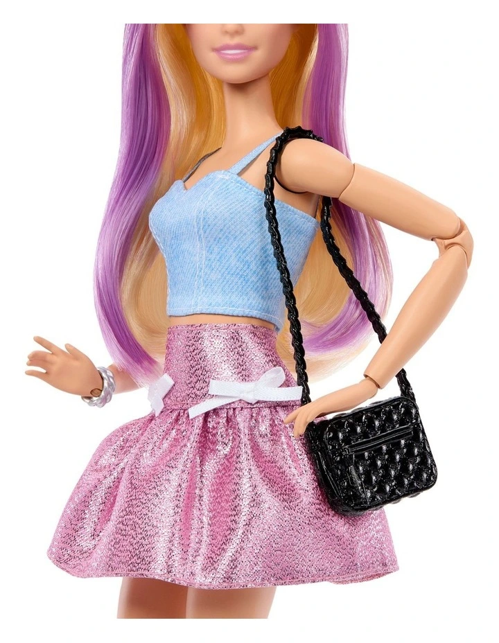 Barbie Deluxe Style Doll with 4 Fashions image 6