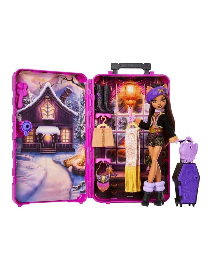Monster High Skulltimate Secrets Cabin Slay-cation Playset, Clawdeen Wolf Doll and Accessories image 2