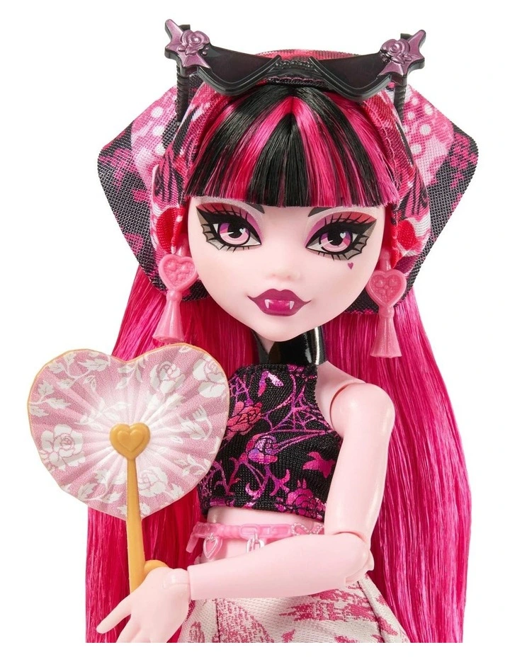 Skulltimate Secrets Gore-geous Oasis Draculaura Playset image 4