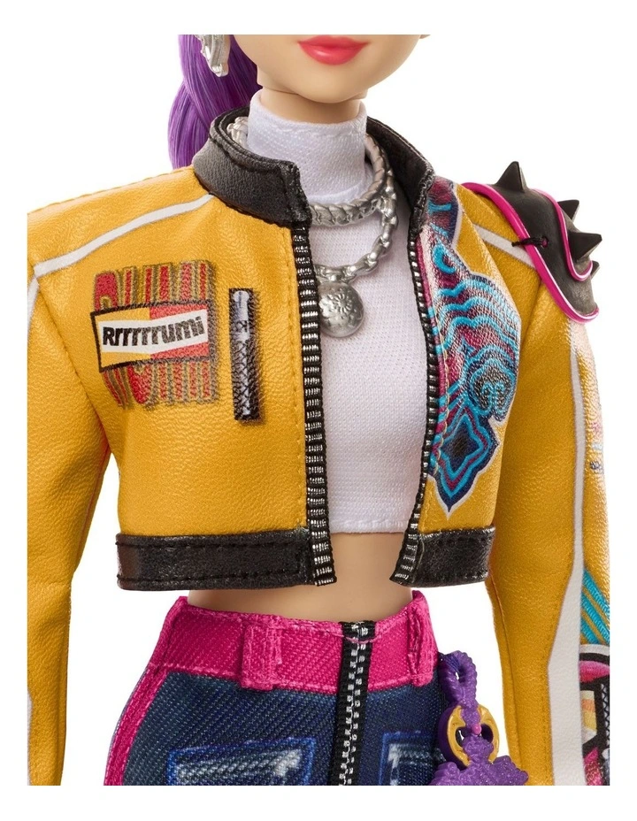 HUNTR/X Rumi Fashion Doll image 4