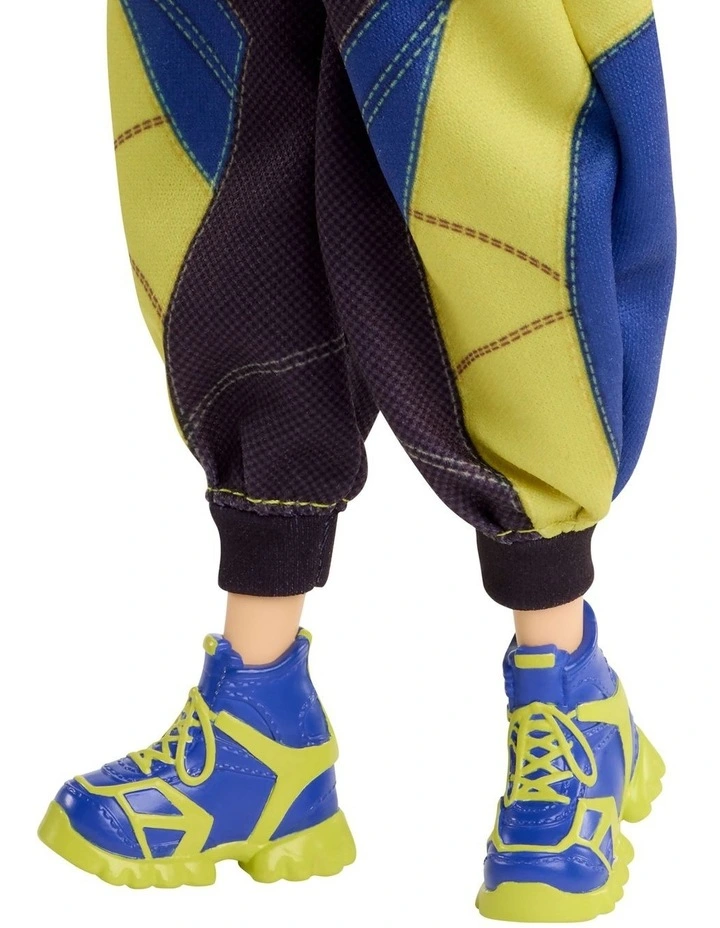 HUNTR/X Zoey Fashion Doll image 4