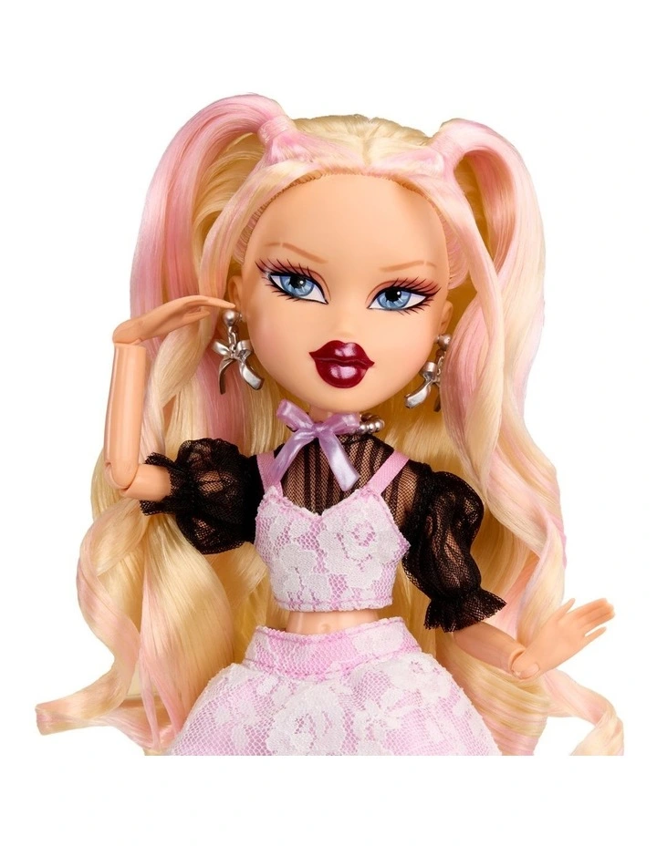 Bratz Stylin' Birthday Doll - Cloe image 2