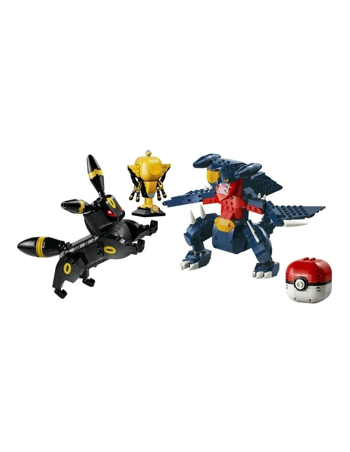 PRE-ORDER Pokémon SMART Play: Umbreon vs. Garchomp Championship Battle 72165 image 2