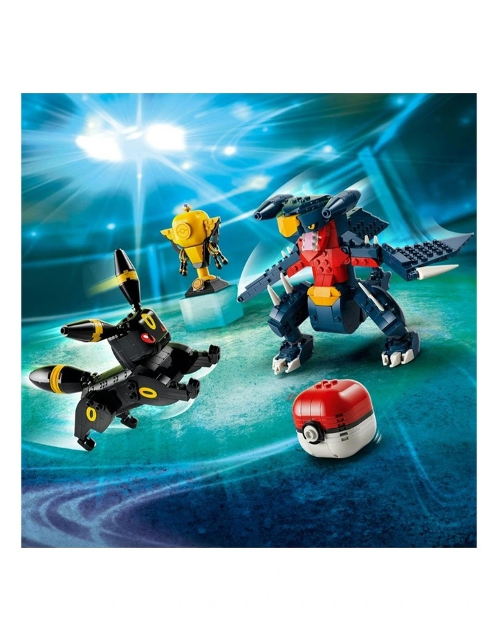 PRE-ORDER Pokémon SMART Play: Umbreon vs. Garchomp Championship Battle 72165 image 6
