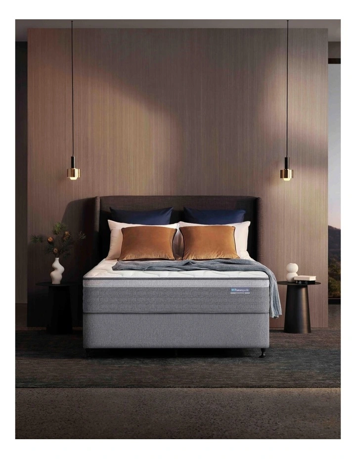 Posturepedic Private Collection Mattress Plush in White image 1