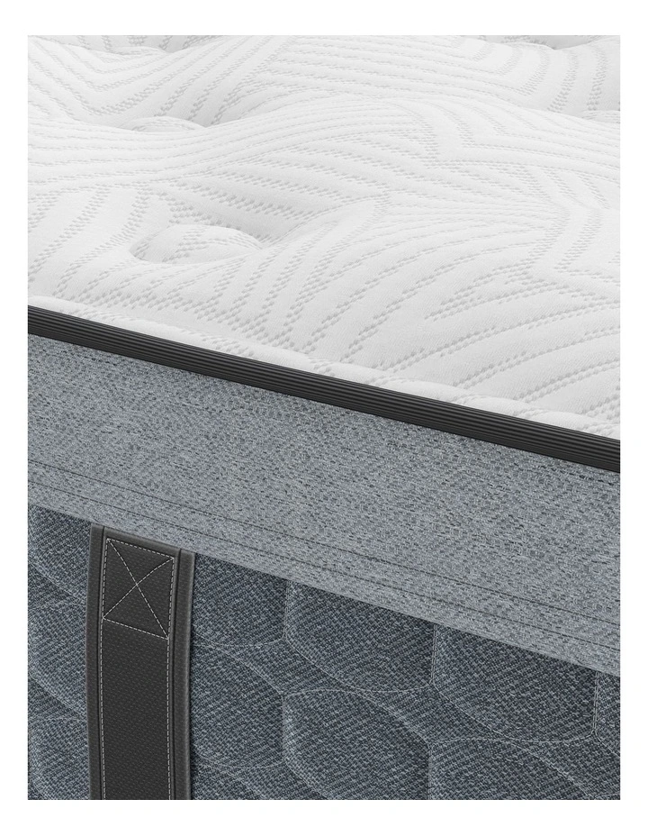 Posturepedic Private Collection Mattress Plush in White image 4