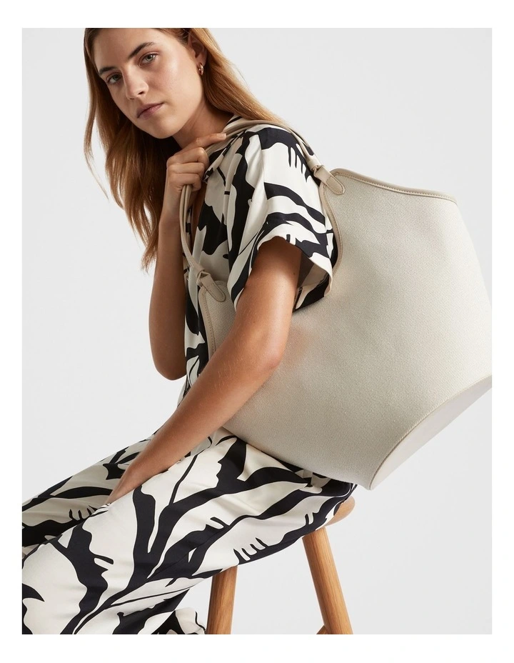 Relaxed Day Tote Bag in Natural image 2