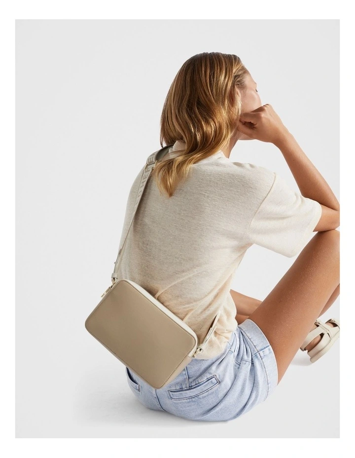 Camera Bag in Beige image 2