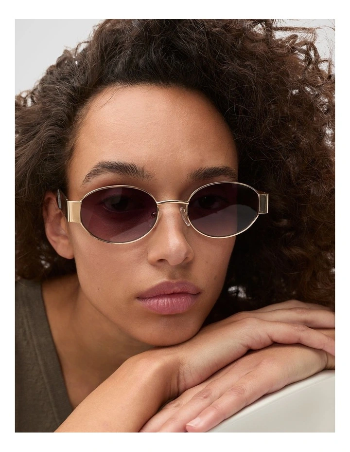 Romy Round Sunglasses in Gold image 2