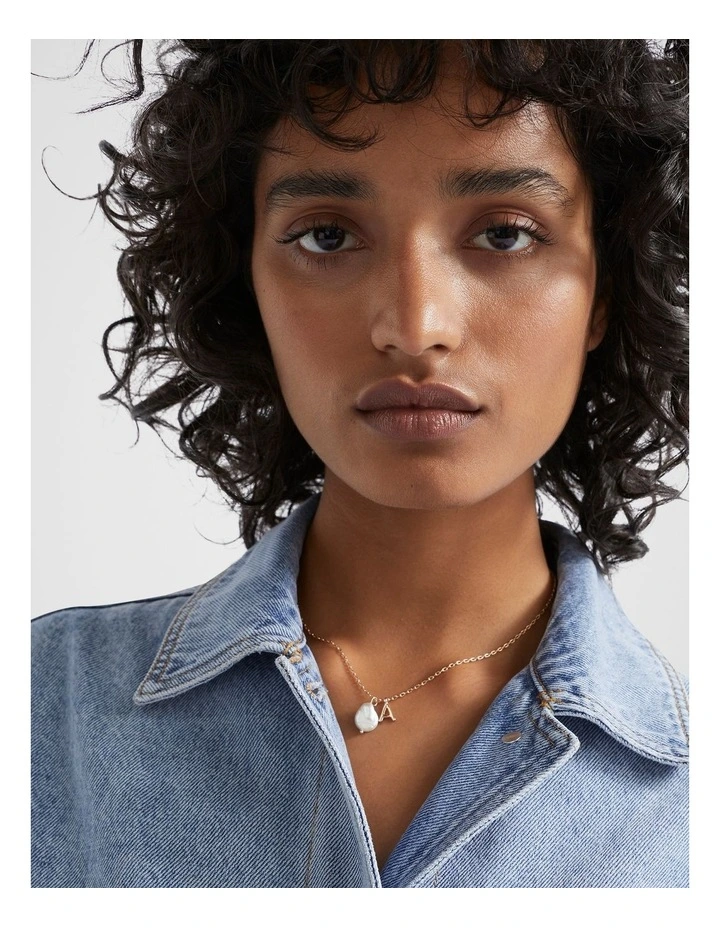 Pearl Alphabet Necklace G in Gold image 2