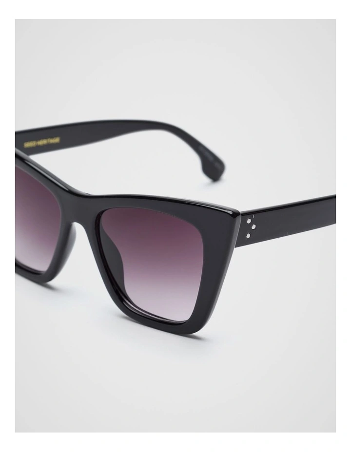 Paola Designer Catseye Sunglasse in Black image 3