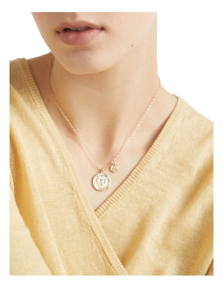 Leo Zodiac Necklace in Gold image 4