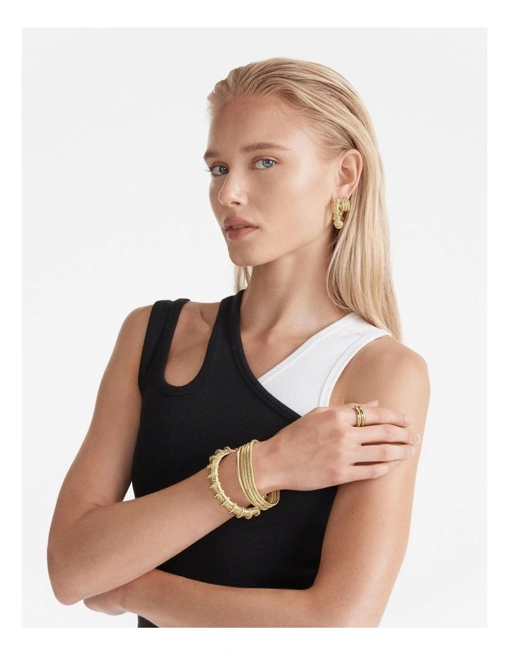 Serenno Hoop Earrings in Gold image 5