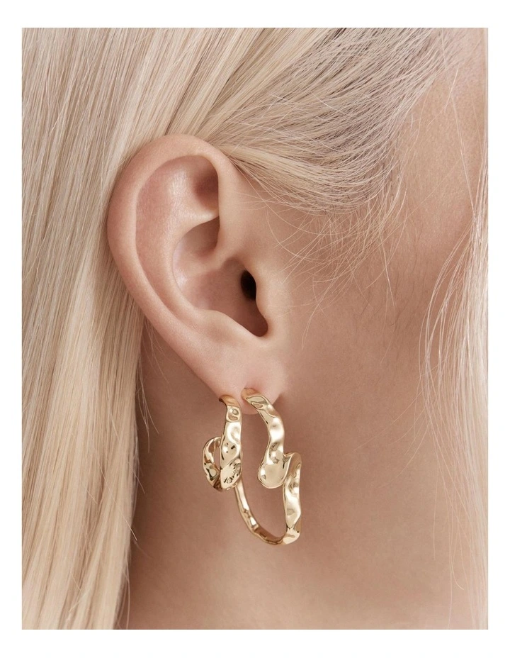 Cadence Hoop Earrings in Gold image 4
