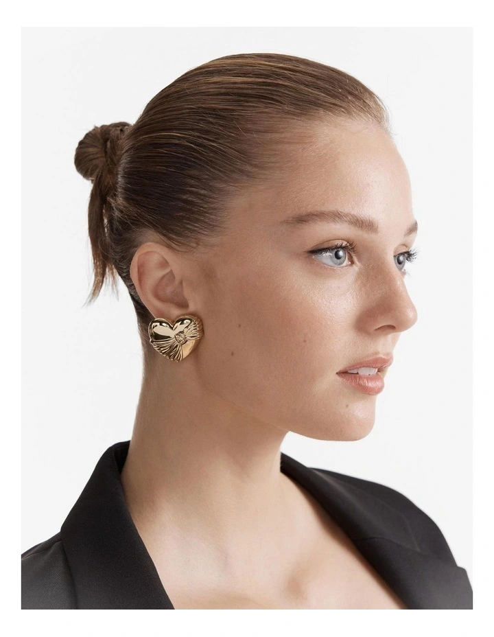 En Pointe Heart Stud Earrings in Gold image 2