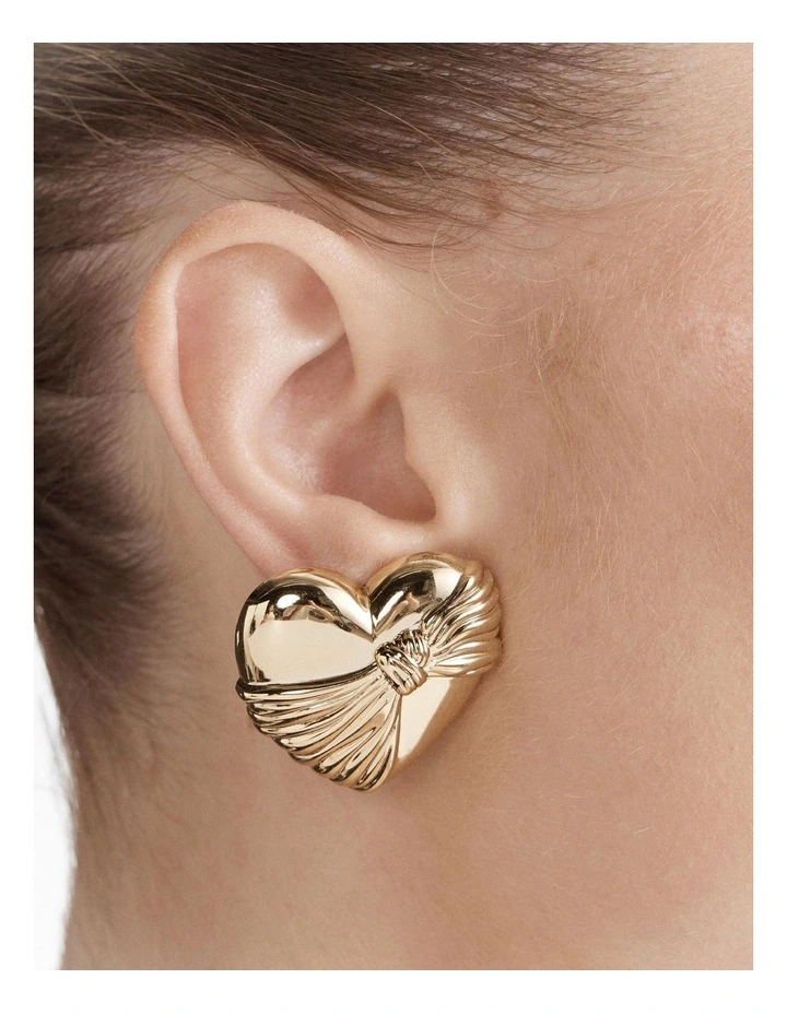 En Pointe Heart Stud Earrings in Gold image 4