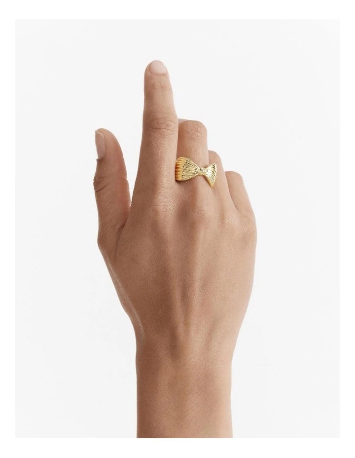 En Pointe Bow Ring in Gold image 2