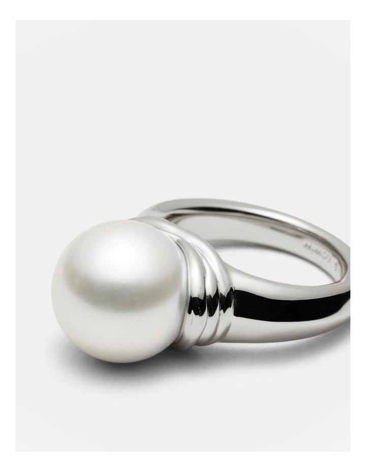 En Pointe Pearl Ring in Silver image 3
