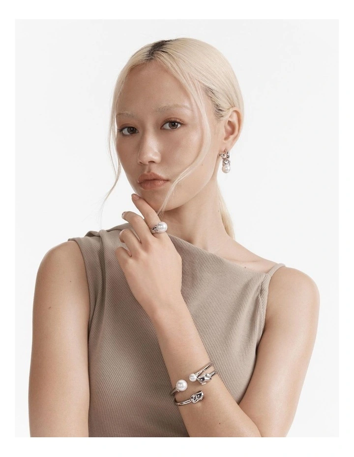 En Pointe Pearl Ring in Silver image 4