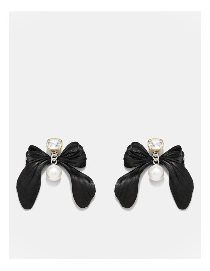 Pirouette Pearl Earrings in Black image 1