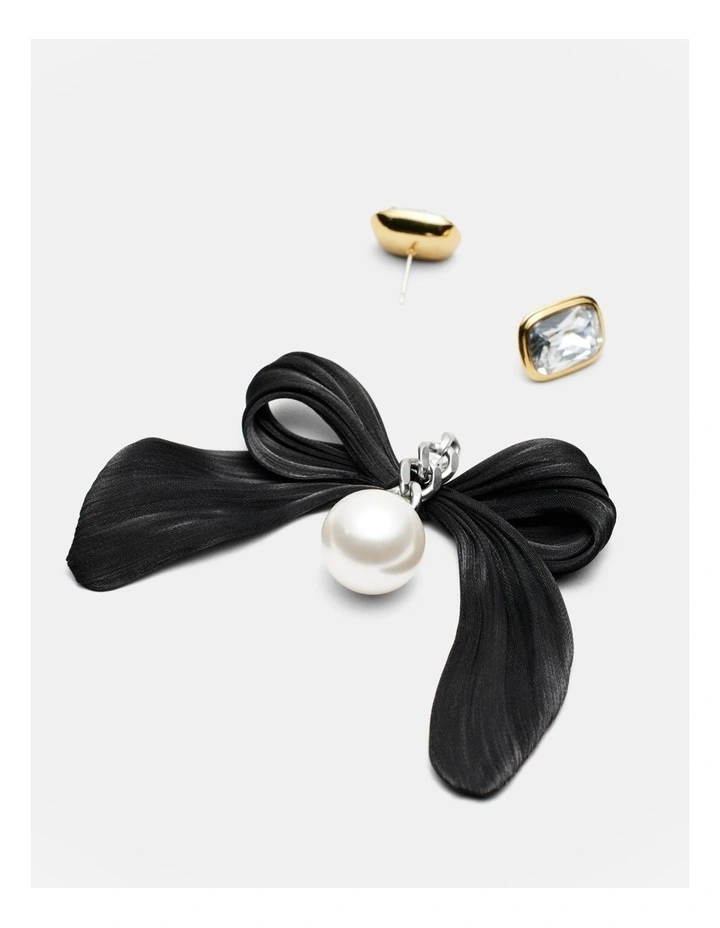 Pirouette Pearl Earrings in Black image 5