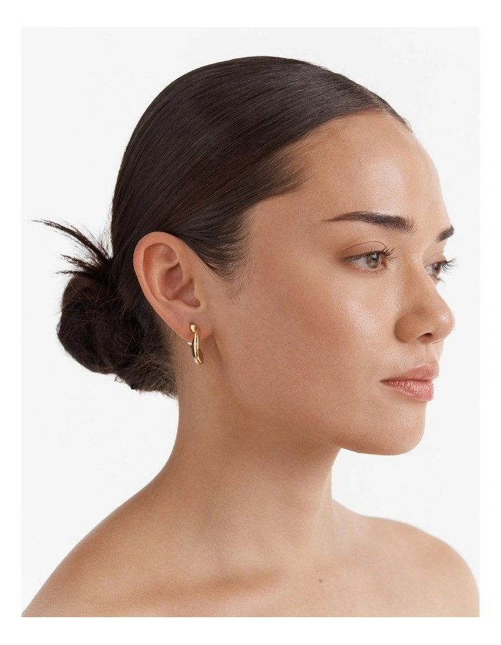 Link Up Hoop Earrings in Gold image 2