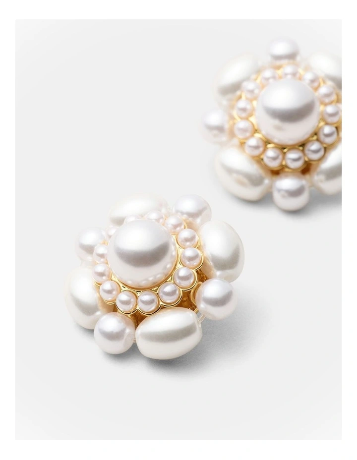 Romance Pearl Stud Earrings in Pearl image 3