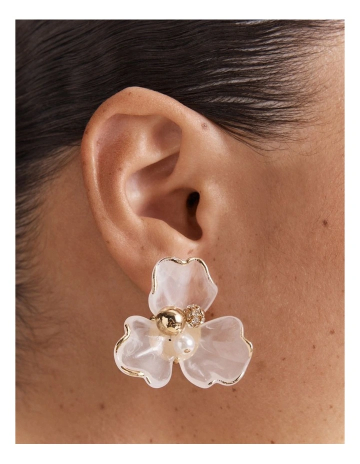 Floweret Stud Earrings in Pearl image 2