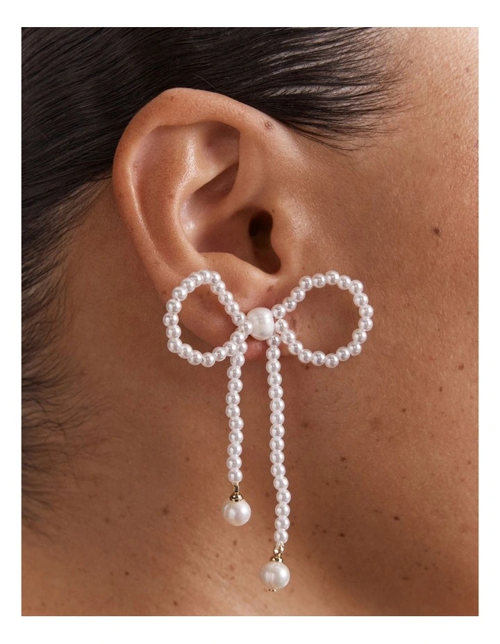 Glimmer Bow Earrings in Pearl image 2